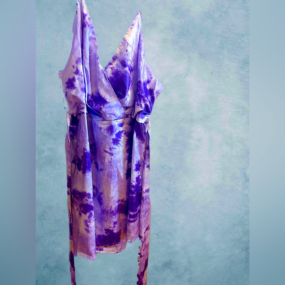 NEVER WORN TIE DYE PURPLE ROMPER FASHION NOVA